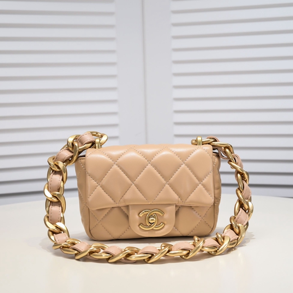 シャネルバッグ正面デザイン